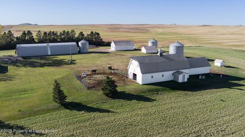 2651 110th Ave Sw, Dickinson, ND, 58601-8378 | Card Image