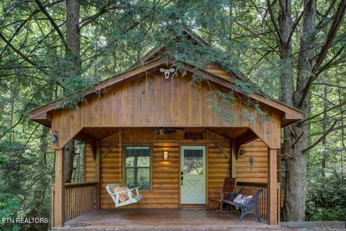 3017 Walters Way, Sevierville, TN, 37862-8060 | Card Image