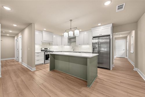 1101 Se E St, Bentonville, AR, 72712-6433 | Card Image