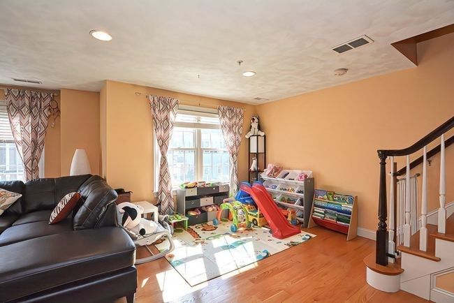 UNIT-4 - 1 Olson St, House attached with 2 bedrooms, 3 bathrooms and 1 parking in Wilmington MA | Image 6