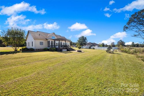 310 Clarendon Estates Dr, Clover, SC, 29710-8827 | Card Image