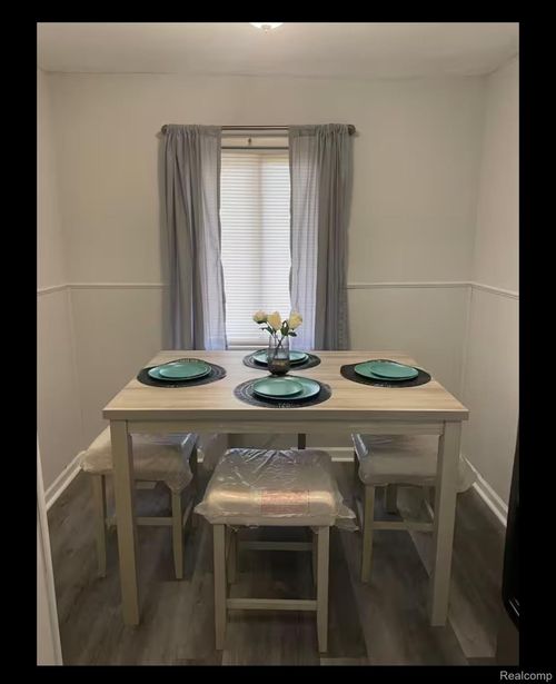 1320 Bassett St, Detroit, MI, 48217-1679 | Card Image