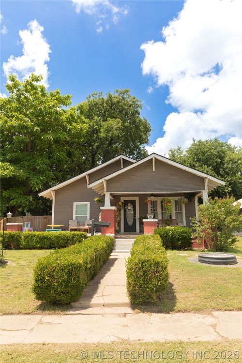 423 Johnston St, Ada, OK, 74820-6331 | Card Image
