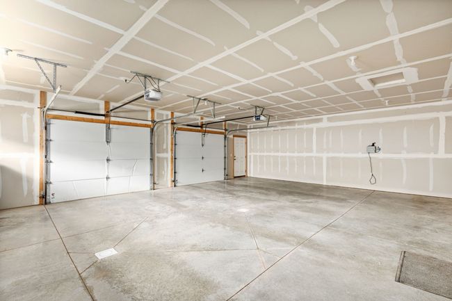 884 sq.ft. Garage | Image 63