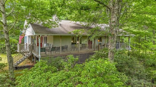 657 Wolfpack Dr, West Jefferson, NC, 28694-8521 | Card Image