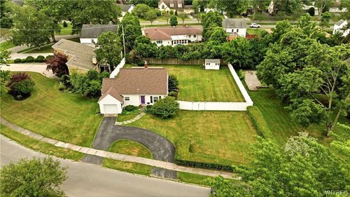 124 Ambleside Dr, Lockport, NY, 14094-3405 | Card Image