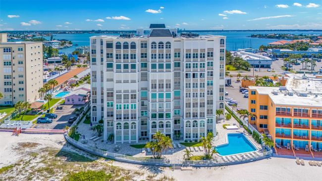 909 - 4950 Gulf Boulevard, Condo with 2 bedrooms, 2 bathrooms and null parking in St Pete Beach FL | Image 1