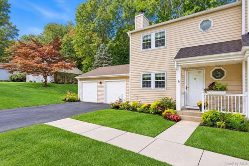24 Huntington Commons, Brookhaven, NY, 11980 | Card Image