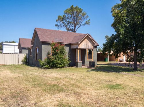 606 N Cedar St, Seymour, TX, 76380-1618 | Card Image