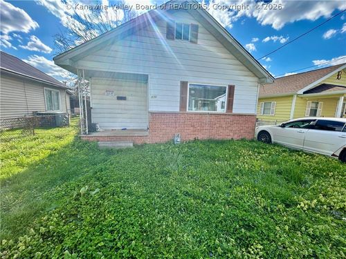 133 7th St, Dunbar, WV, 25064-3212 | Card Image