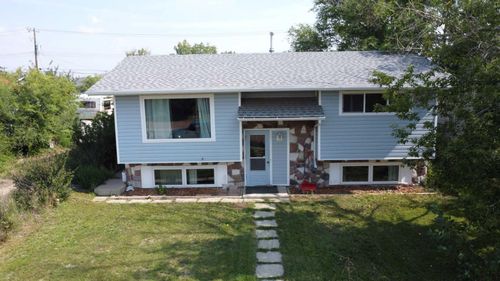110 4 Avenue E, Oyen, AB, T0J2J0 | Card Image