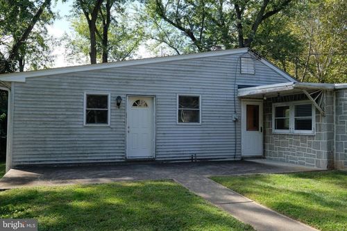 10 Klapperthal Rd, READING, PA, 19606-9505 | Card Image