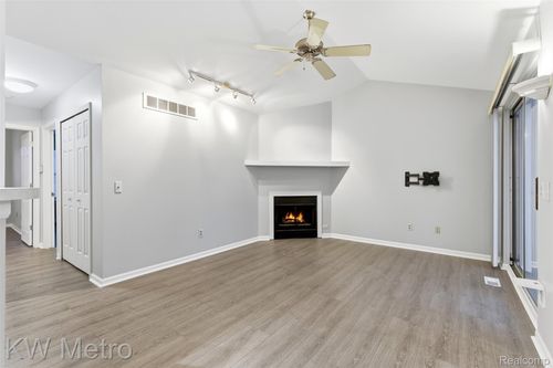 1563 N Bywood Ave, Clawson, MI, 48017-1121 | Card Image