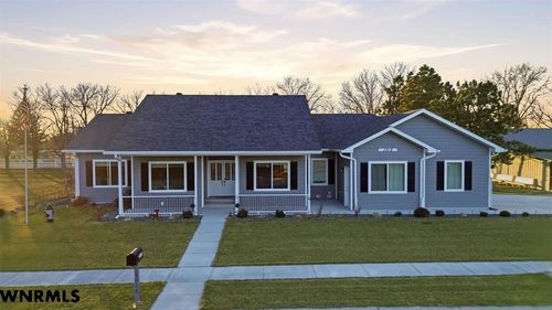 3918 Hilltop Estate Pl, Scottsbluff, NE, 69361-4822 | Card Image