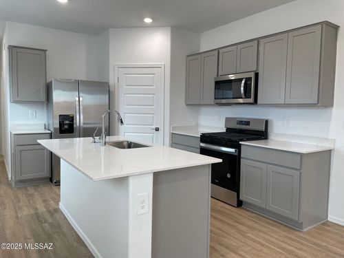 12141 E Morris Carson Dr, Vail, AZ, 85641-1170 | Card Image