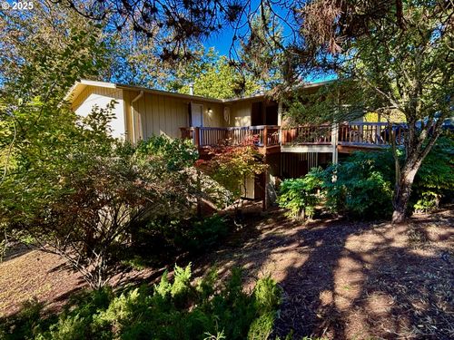 3790 Onyx St, Eugene, OR, 97405-4332 | Card Image