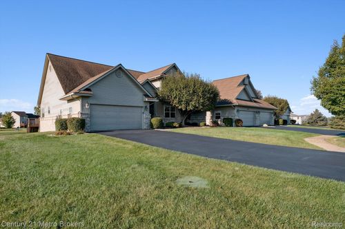 2318 Crossings Cir, Davison, MI, 48423-8659 | Card Image