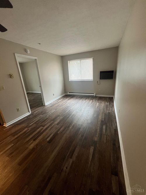 5827 Monfort Hills Ave, Cincinnati, OH, 45239 | Card Image