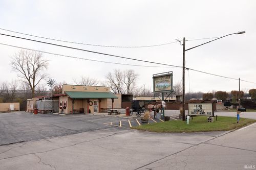 1300 W Chestnut St, Union City, IN, 47390-8981 | Card Image