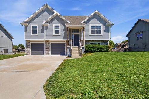 9712 E 221st St, Peculiar, MO, 64078-8813 | Card Image