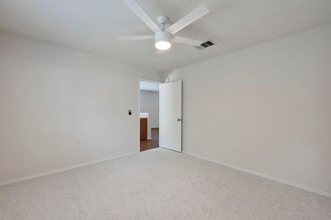 402 Colonial Park Blvd, House other with 3 bedrooms, 2 bathrooms and 2 parking in Austin TX | Image 16