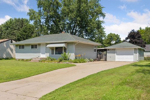 135 Bellwood Ave, Maplewood, MN, 55117-1910 | Card Image