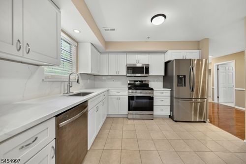 4 Springholm Dr, Berkeley Heights, NJ, 07922-2700 | Card Image