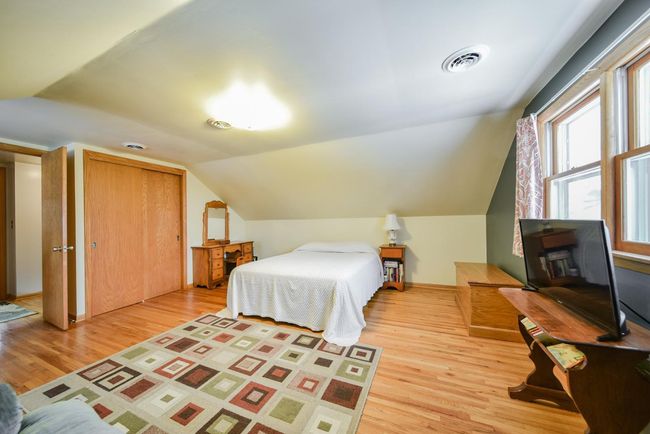 Upper Level Bedroom (2) | Image 35