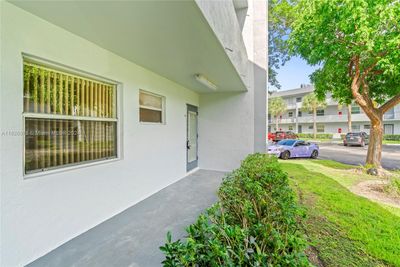 G110 - 8360 Sands Point Blvd, Condo with 2 bedrooms, 2 bathrooms and null parking in Tamarac FL | Image 3