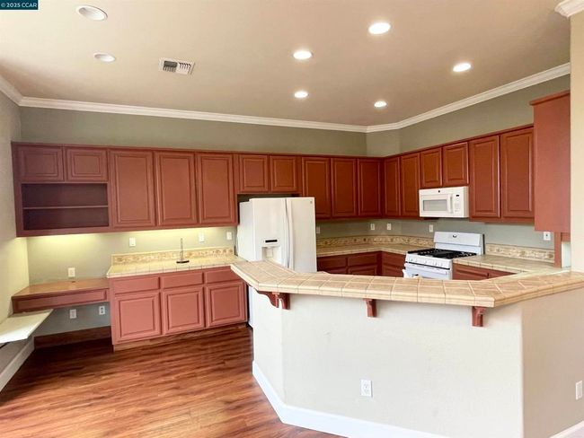 7104 Majestic Ct, Condo with 2 bedrooms, 2 bathrooms and 2 parking in Vallejo CA | Image 7