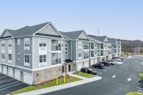 apt-214-9 Hellers Ln, Lake Hopatcong, NJ, 07849-2352 | Card Image