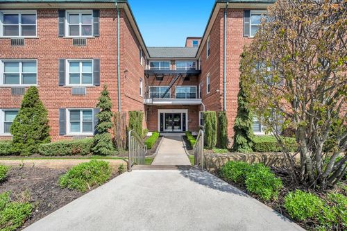 2vv-111 S Centre Avenue, Hempstead, NY, 11570 | Card Image