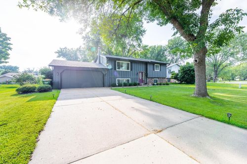 7865 Penn Ave N, Brooklyn Park, MN, 55444-1867 | Card Image
