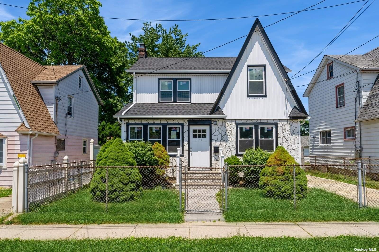173 Yale Street, For Sale in Hempstead Zoocasa