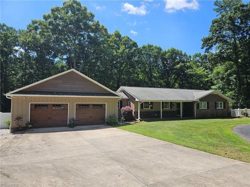 137 Forest Ln, State Road, NC, 28676-9248 | Card Image