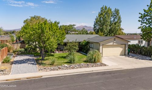 994 Green Valley Dr, Fernley, NV, 89408-9431 | Card Image