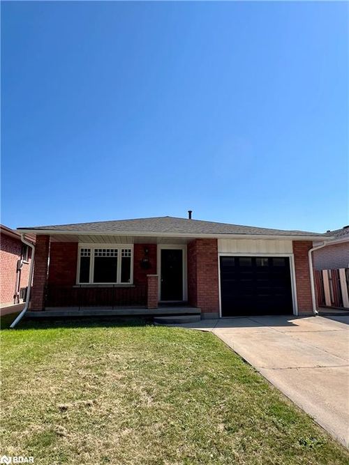 201 Bow Valley Dr, Hamilton, ON, L8E4J4 | Card Image