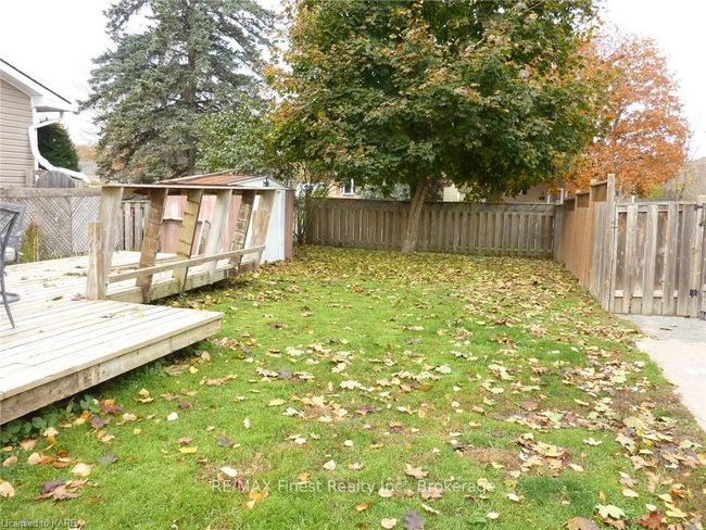 694 Aylmer Cres, House other with 3 bedrooms, 2 bathrooms and 2 parking in Kingston ON | Image 12
