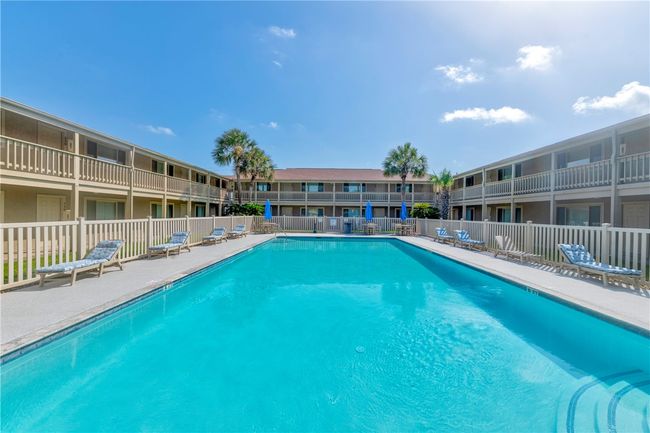 Pool (heated in the winter) | Image 21