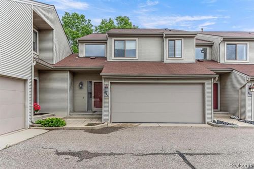 644 Ashley Cir, Rochester Hills, MI, 48307-4595 | Card Image