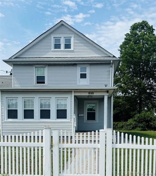 535 Cross St, Westbury, NY, 11590-3398 | Card Image