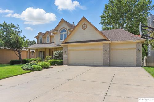 15705 Emiline St, Omaha, NE, 68136-1062 | Card Image