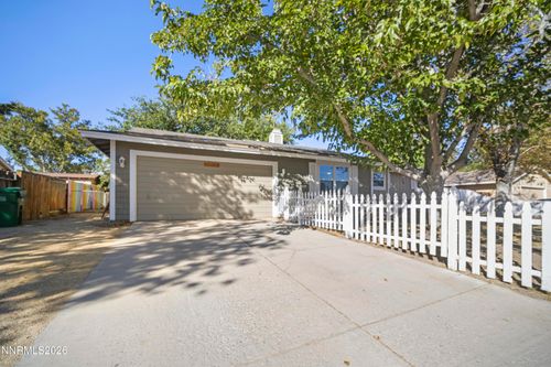 370 Aspen Way, Fernley, NV, 89408-8520 | Card Image