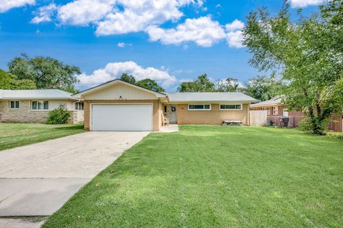 5708 E 10th St N, Wichita, KS, 67208-2743 | Card Image