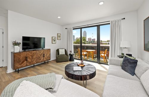 930 12th St, Des Moines, IA, 50309-1011 | Card Image