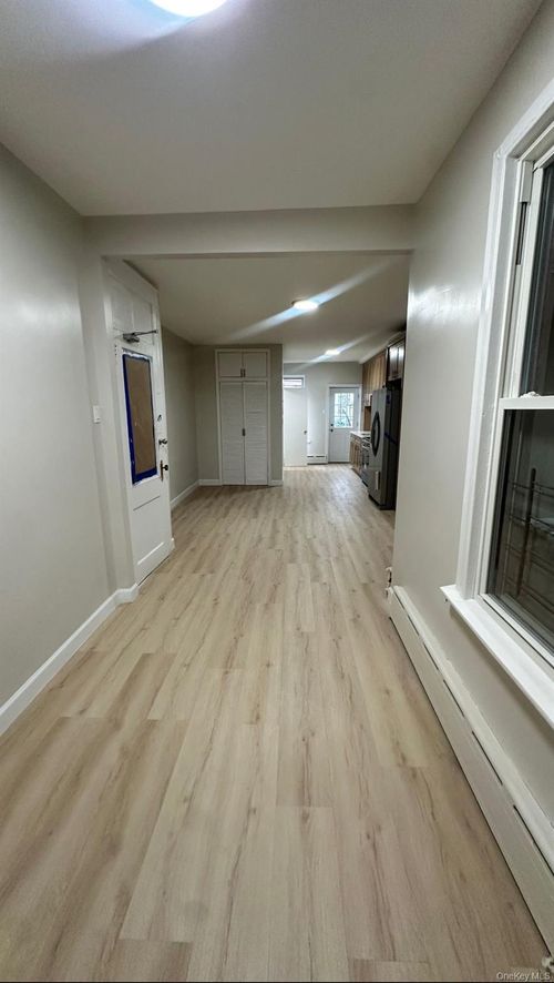 7015 66th St, Glendale, NY, 11385-6515 | Card Image