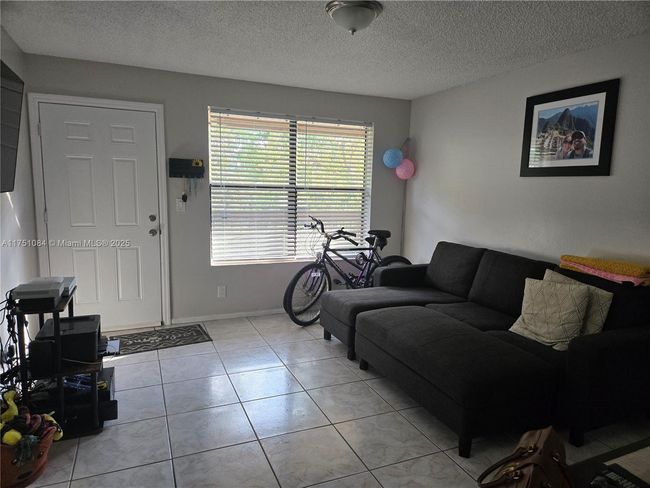 APT-202 - 10002 Winding Lake Rd, Condo with 2 bedrooms, 2 bathrooms and null parking in Sunrise FL | Image 6