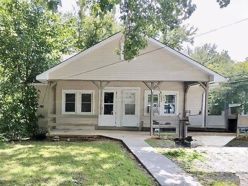 1364 Crescent Dr, Cookeville, TN, 38501-1588 | Card Image