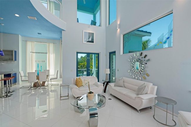 Access to the 2nd level terrace. | Image 6