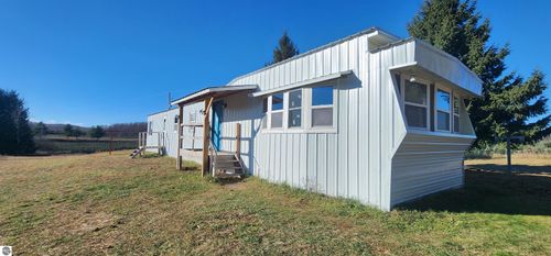 8838 N Deyoung Rd, Lake City, MI, 49651-8313 | Card Image